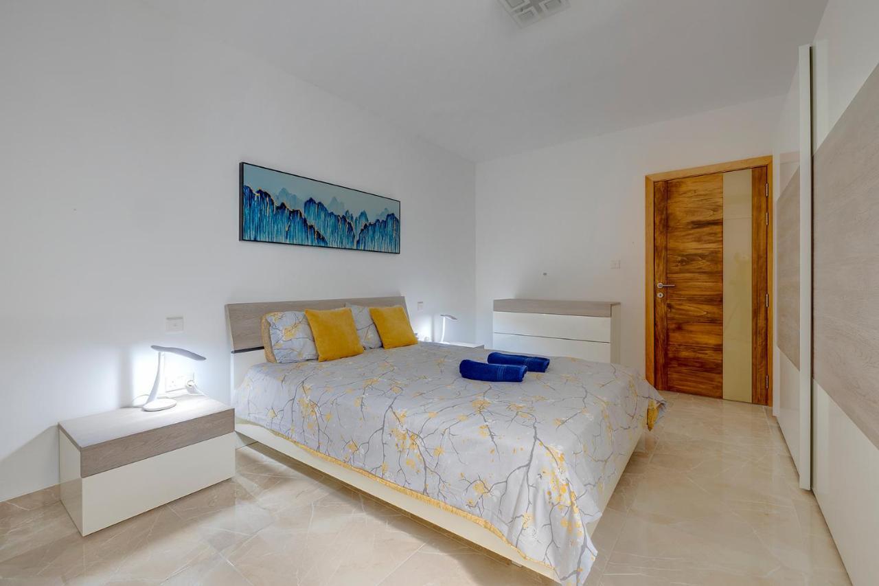 Modern 2Br Apartment In Central St Julian'S Saint Julian's Exterior photo
